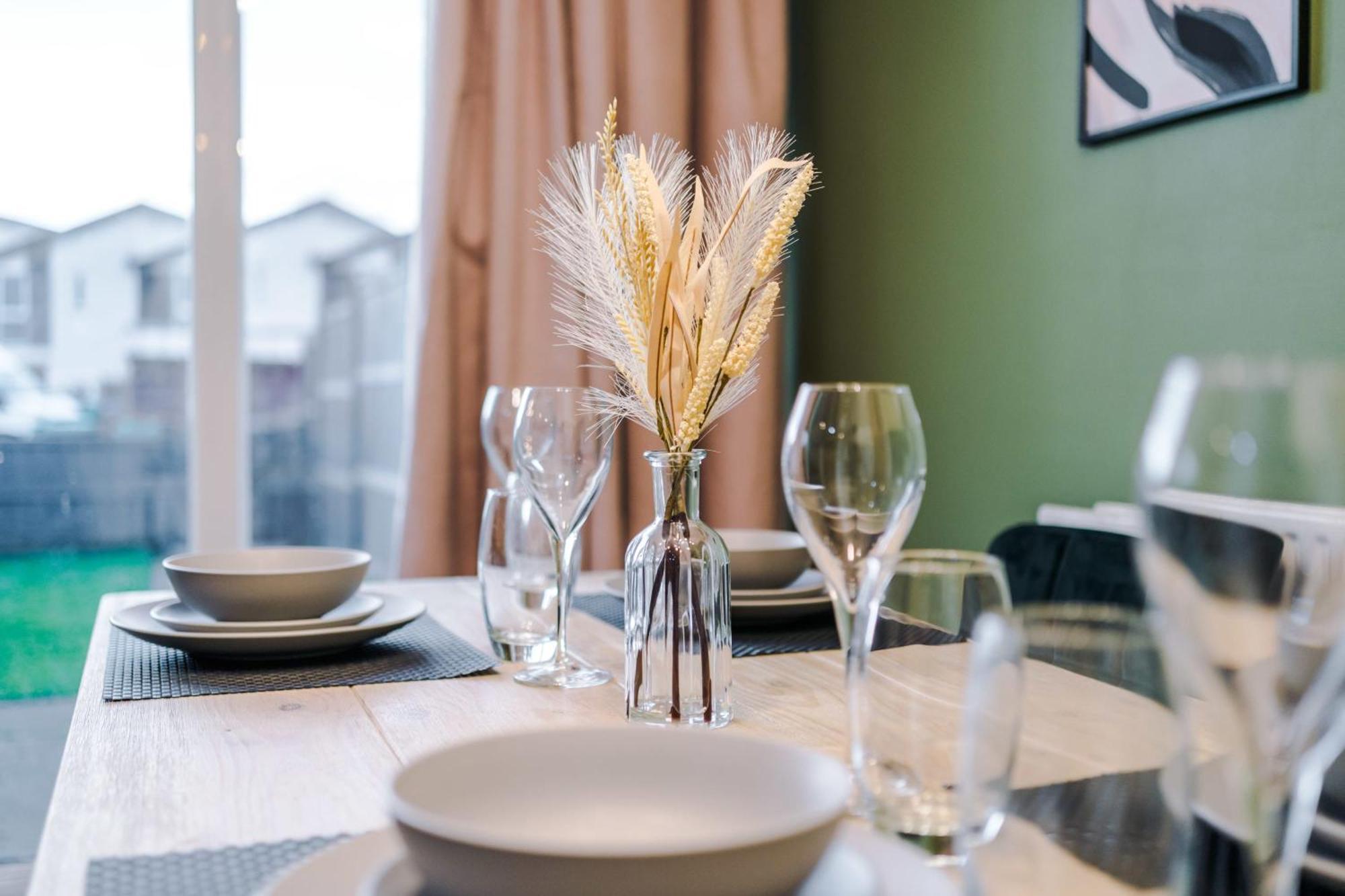 Вілла Rest&Recharge At A Spacious Townhouse By The Etihad Манчестер Екстер'єр фото