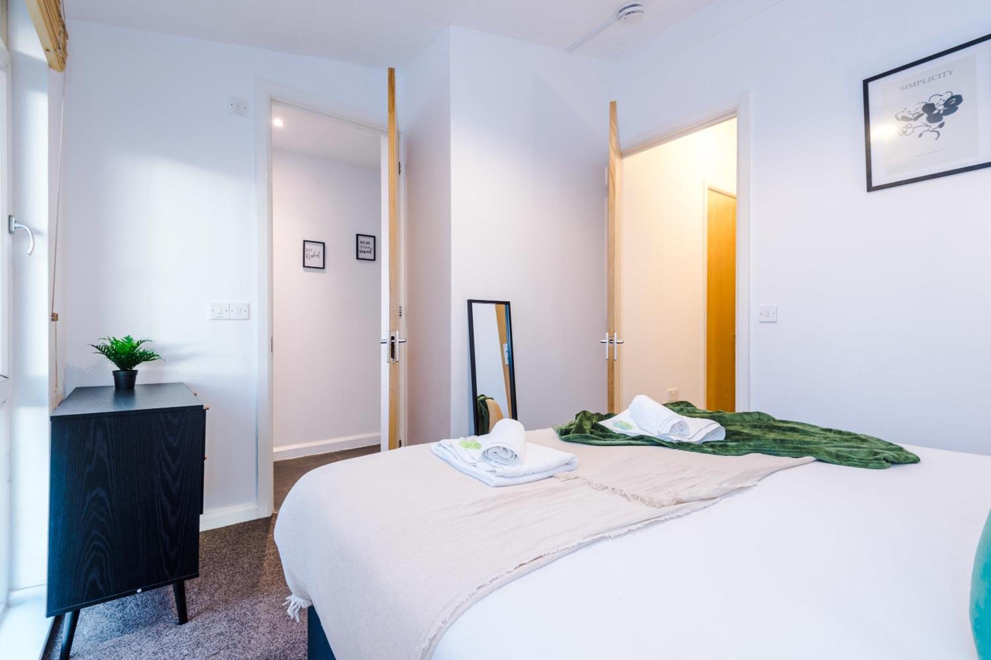 Вілла Rest&Recharge At A Spacious Townhouse By The Etihad Манчестер Екстер'єр фото