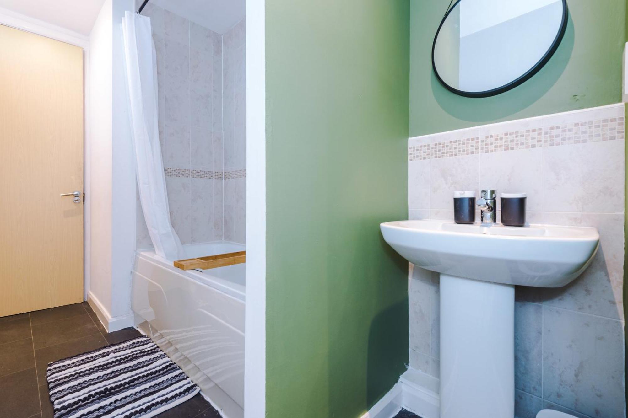 Вілла Rest&Recharge At A Spacious Townhouse By The Etihad Манчестер Екстер'єр фото