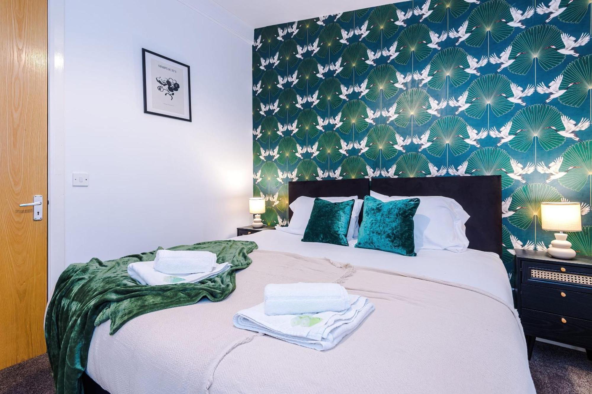 Вілла Rest&Recharge At A Spacious Townhouse By The Etihad Манчестер Екстер'єр фото