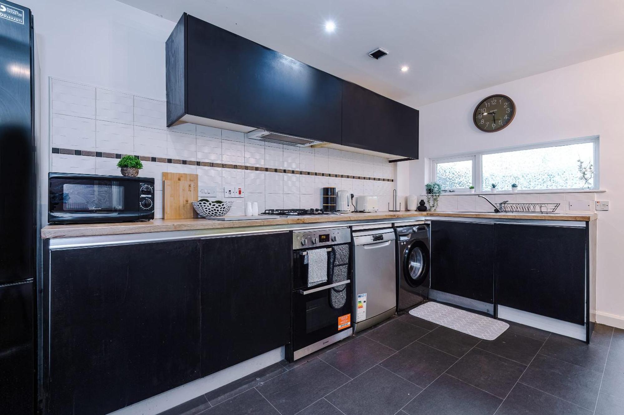 Вілла Rest&Recharge At A Spacious Townhouse By The Etihad Манчестер Екстер'єр фото